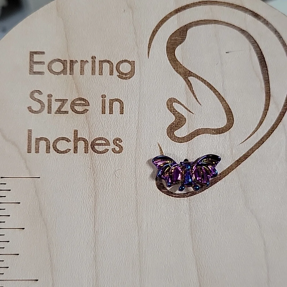 Oilslick Goth Bat Stud Earrings, mismatched pink and blue - Picture 4 of 5